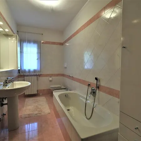 Ampio 2 Vista Via Bafile Apartment